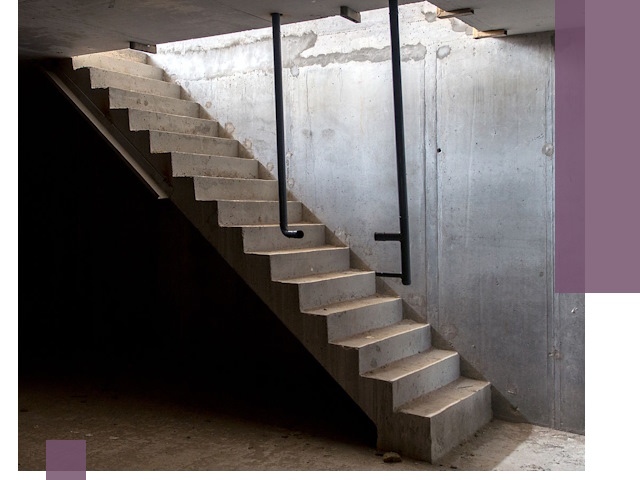 Изготовление и монтаж лестниц в подвале в Мурманске