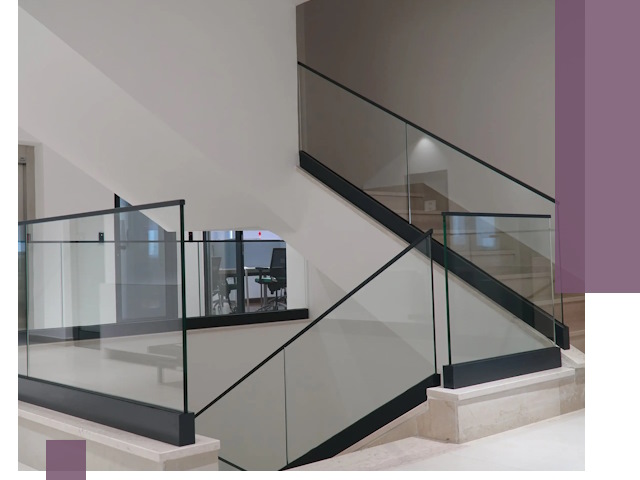 Стеклянные перила премиум-класса с установкой в Мурманске