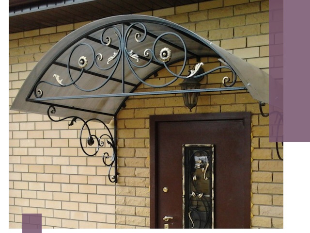 Изготовление козырьков из металла под ключ в Мурманске