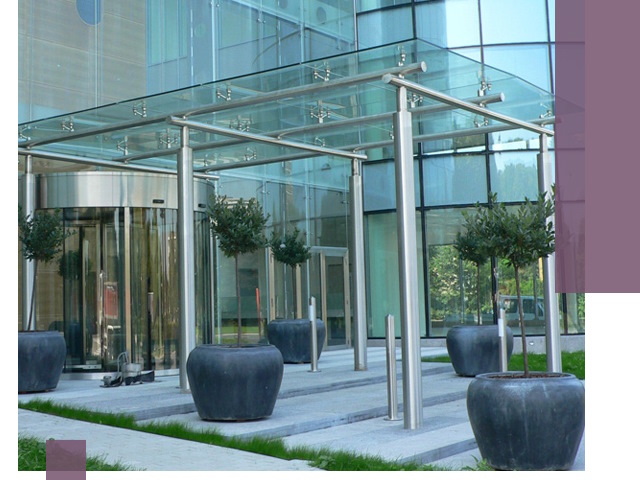 Навесы из стекла на заказ в Мурманске — монтаж и установка