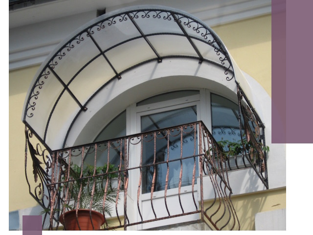 Козырьки над балконом в Мурманске — изготовление и монтаж