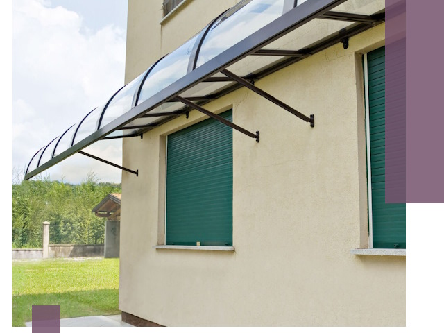 Козырьки над окнами в Мурманске — изготовление и монтаж по выгоде