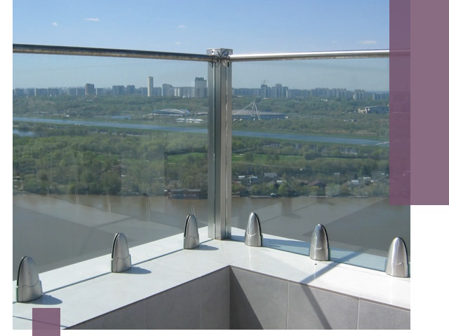 Стеклянные парапеты премиум класса в Мурманске для домов и бизнесов