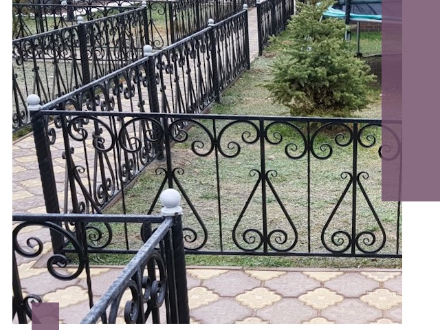 Кованые газонные ограждения под ключ в Мурманске