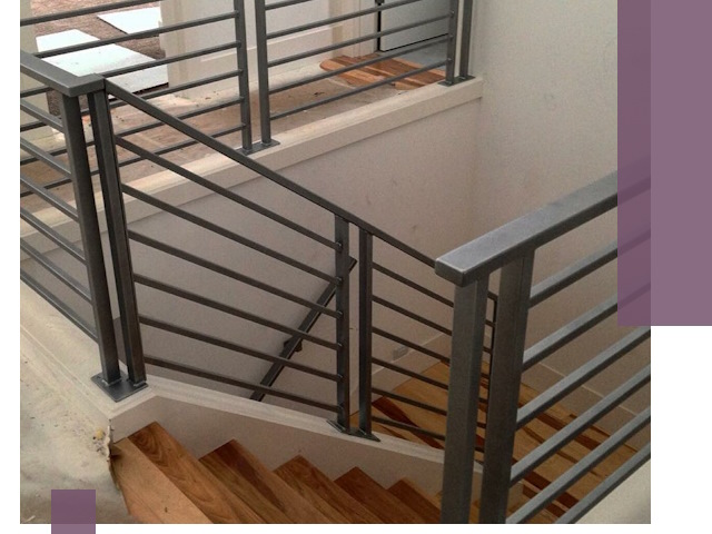 Изготовление поручней из металла и дерева в Мурманске